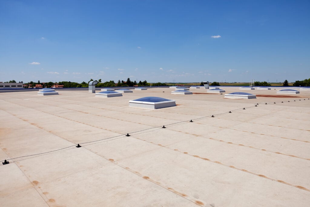 flat roof on industrial hall